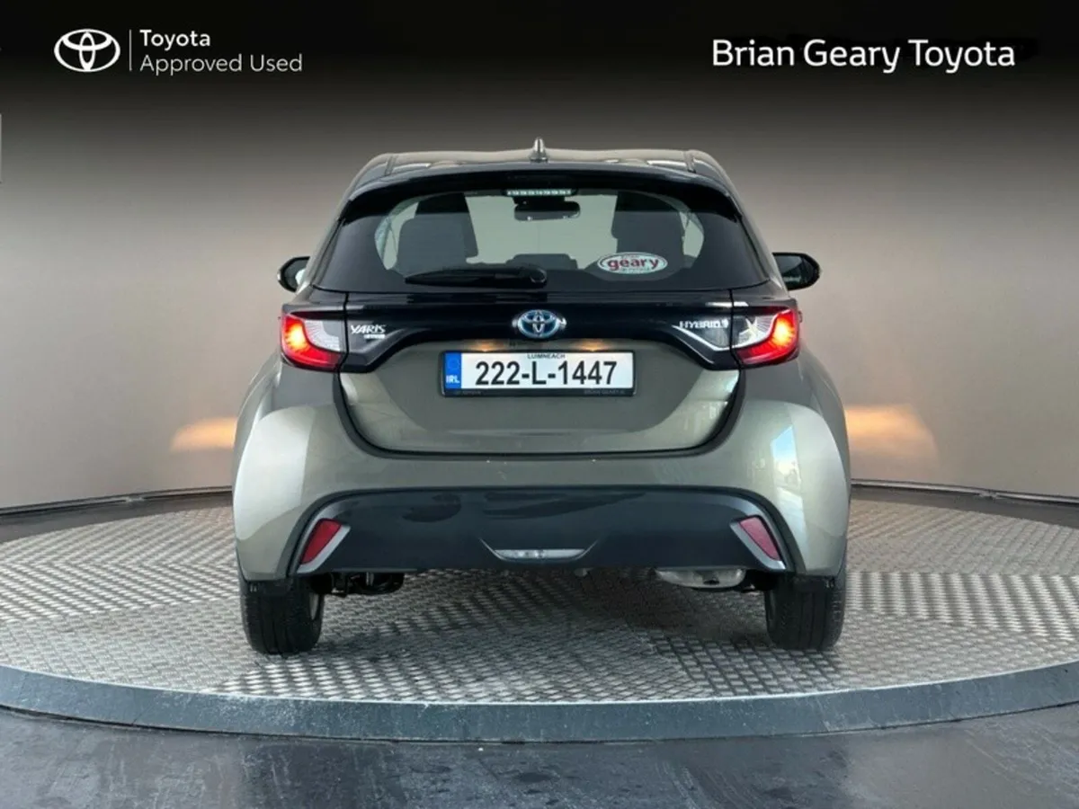 Toyota Yaris HYBRID LUNA - Image 4