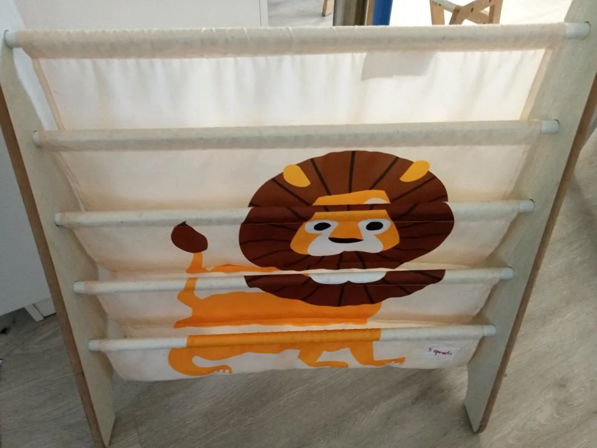 Toddler Book Shelf (Lion)