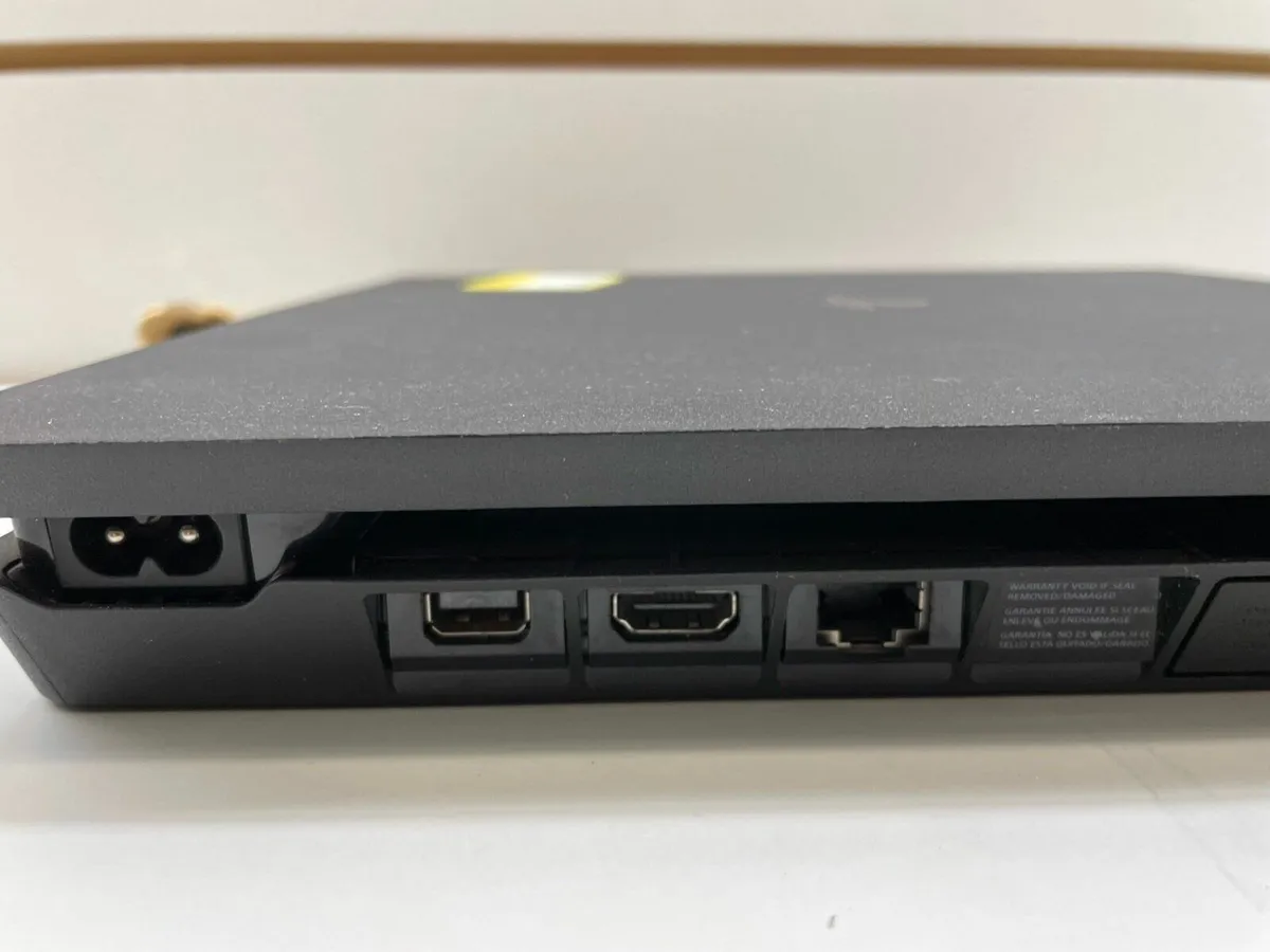 PS4 Slim - Image 4