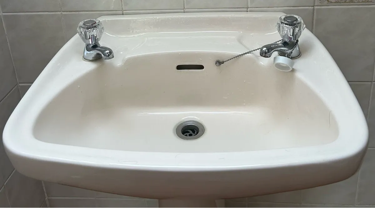 Sink Pedestsl/Toilet+Cistern - Image 2