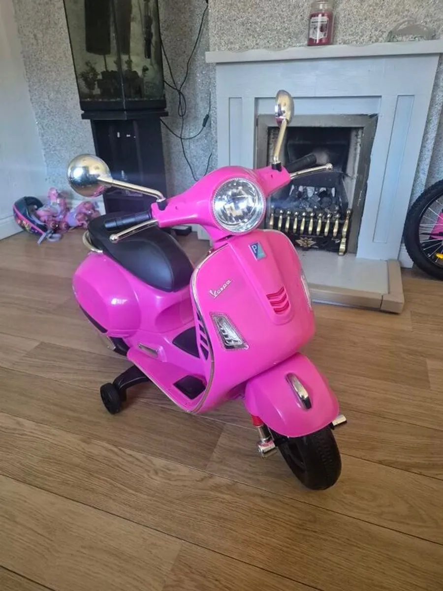 Kids electric Vespa - Image 3