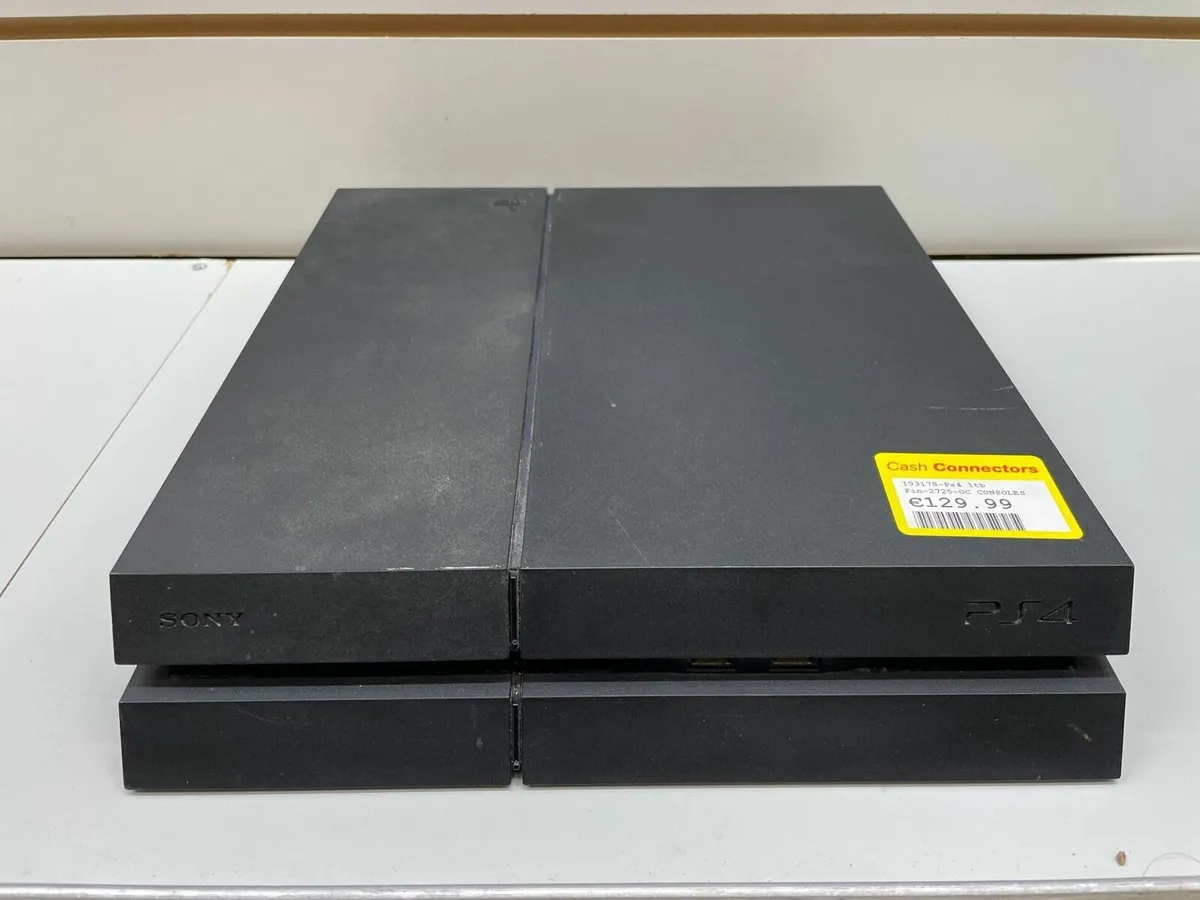 PS4 1TB - Image 1