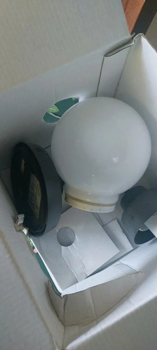 Bathroom light - Image 2