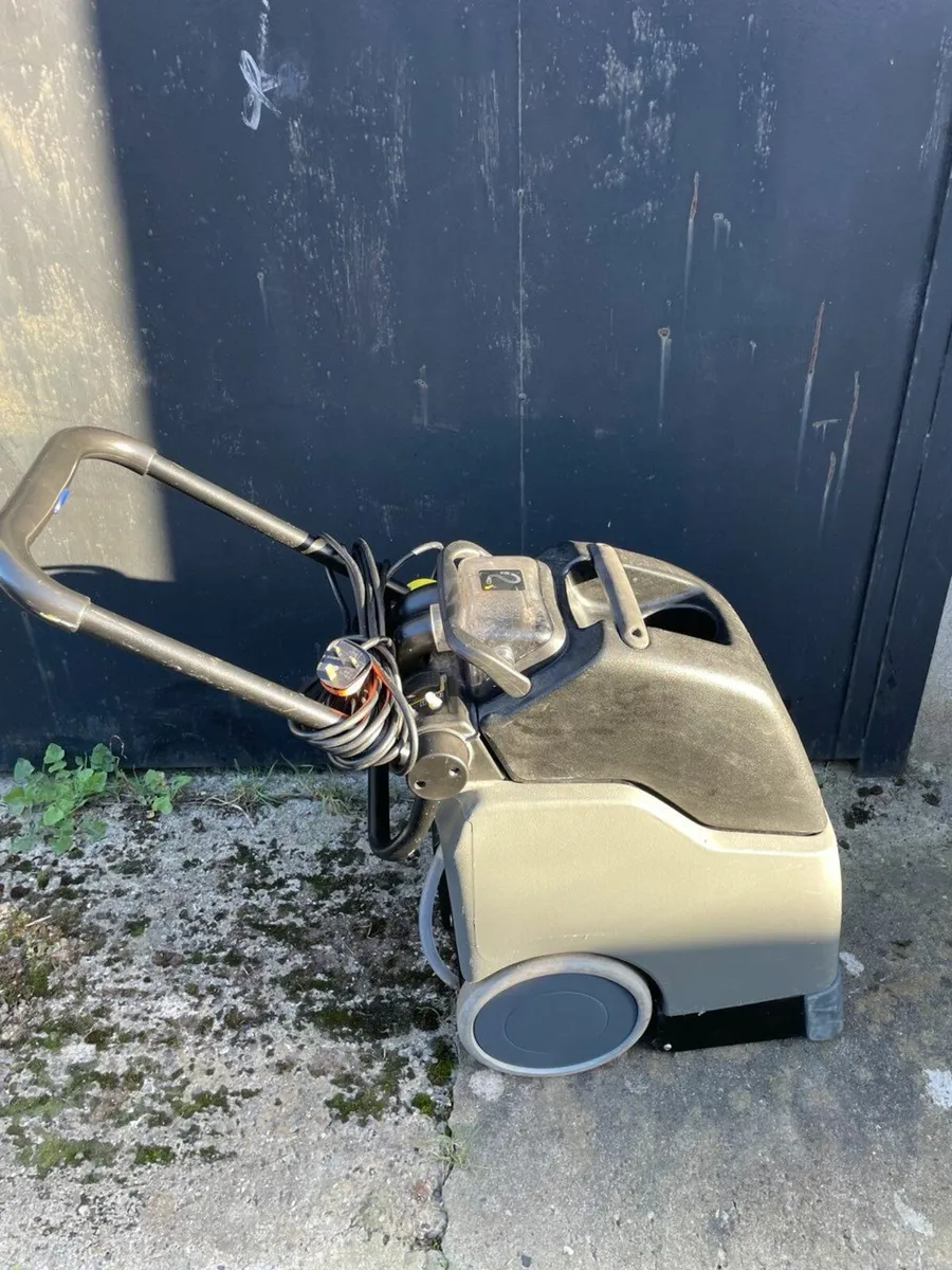 Carpet Cleaner Karcher BRC 30/15 C - Image 2