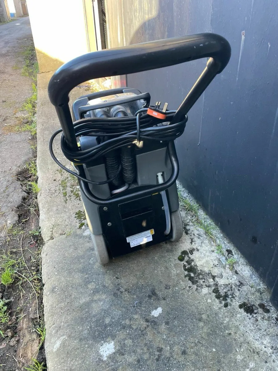 Carpet Cleaner Karcher BRC 30/15 C - Image 3