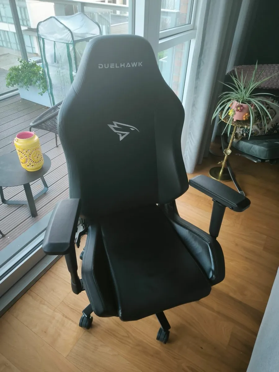 DuelHawk Black PU Leather Gaming Chair - Image 1