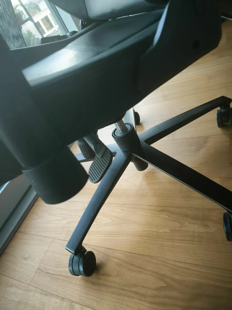 DuelHawk Black PU Leather Gaming Chair - Image 3