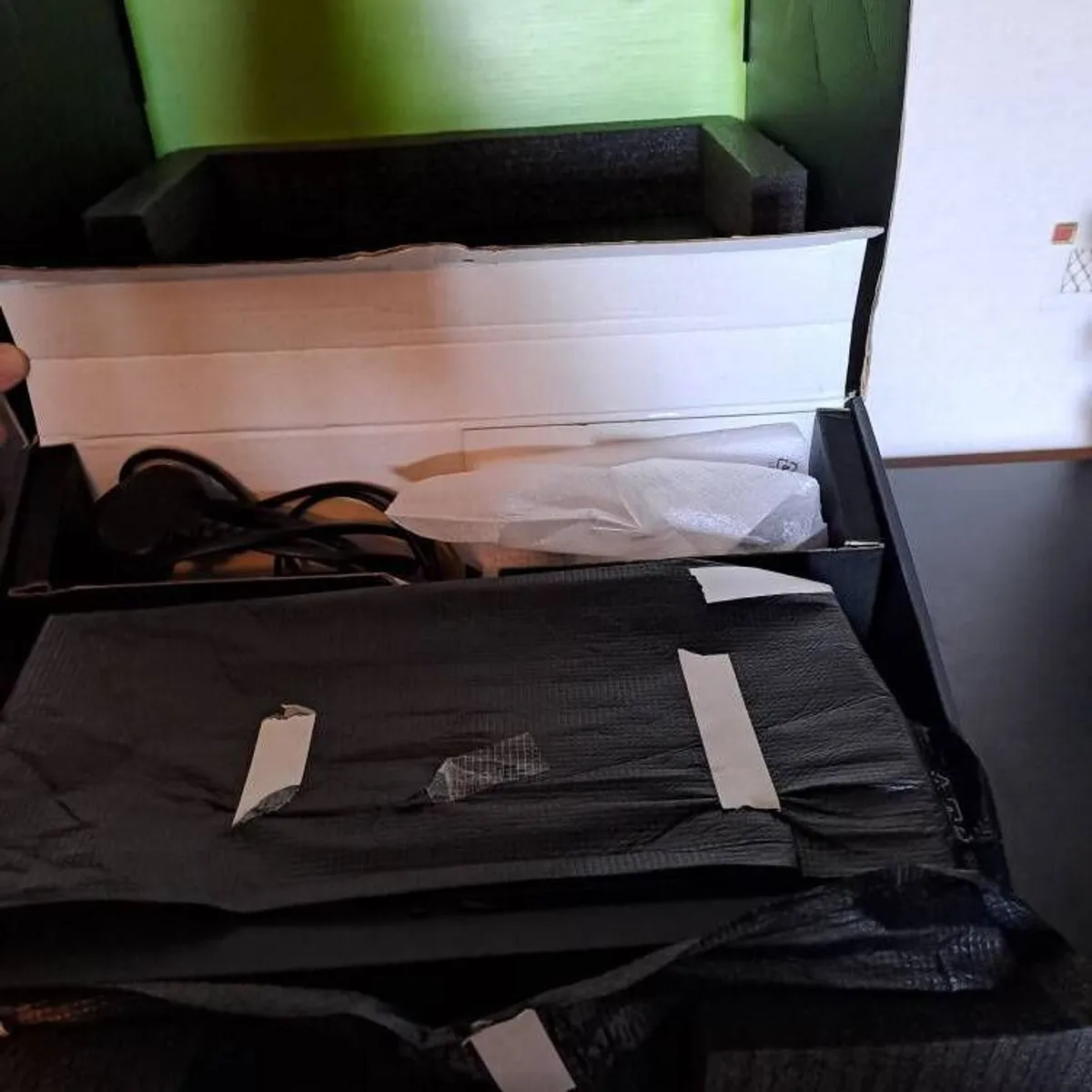 Xbox Series X boxed - Image 4