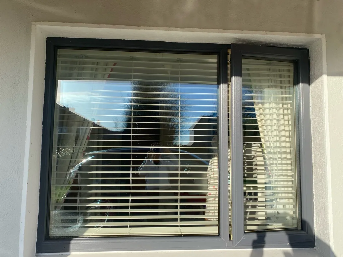 Complete front of house Blinds - Image 4