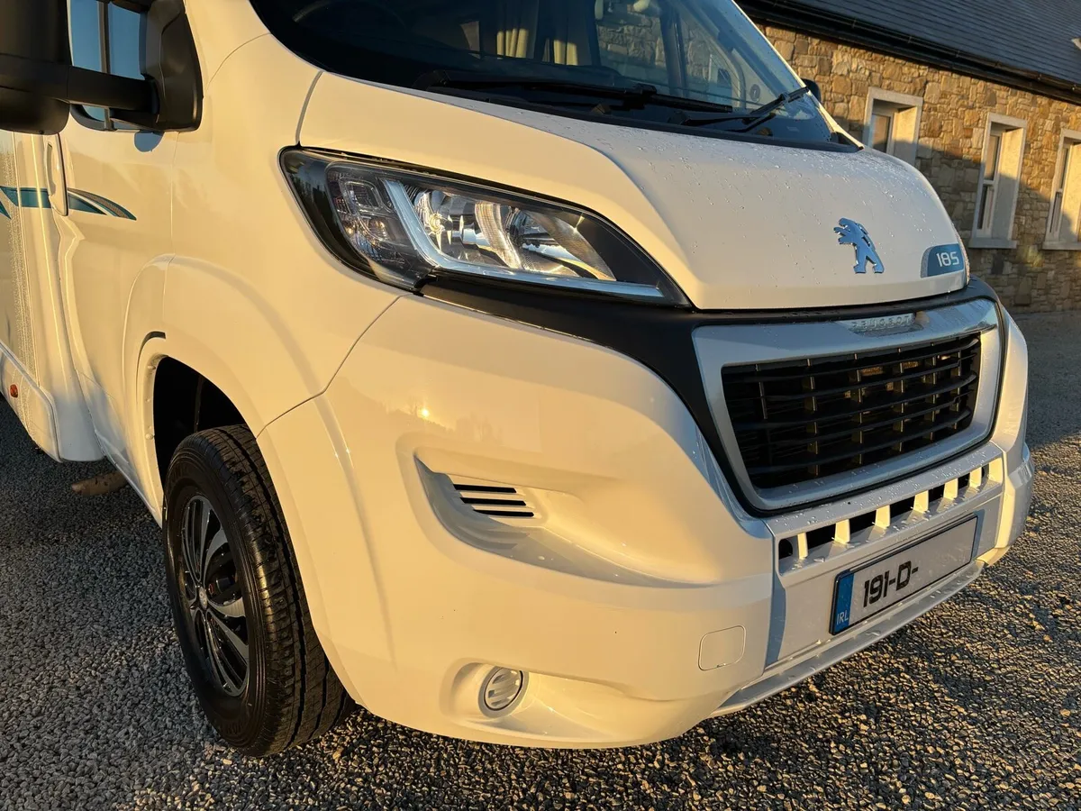 COMPASS KENSINGTON 2.0 185 4x BERTH / LOW MILEAGE - Image 4