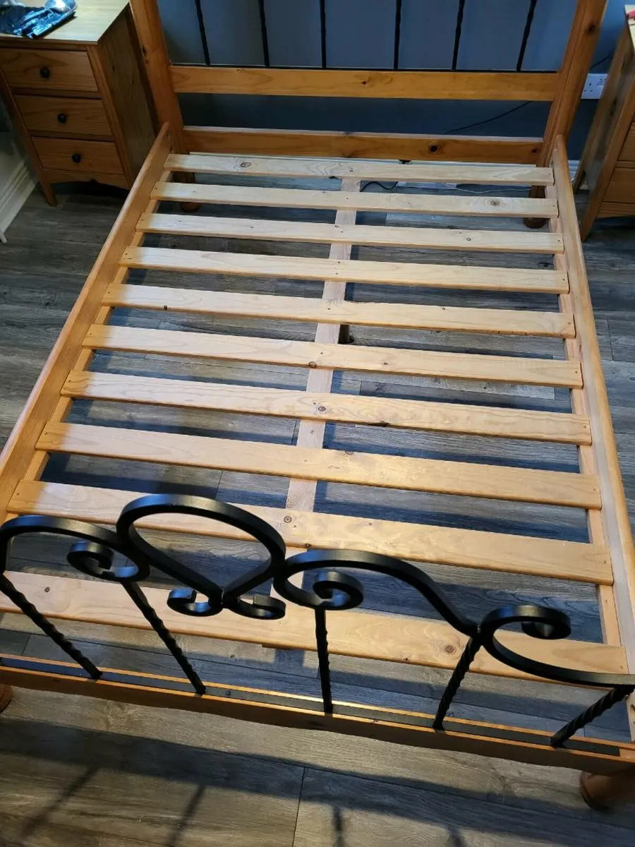 Bed & 2 Lockers - Image 3