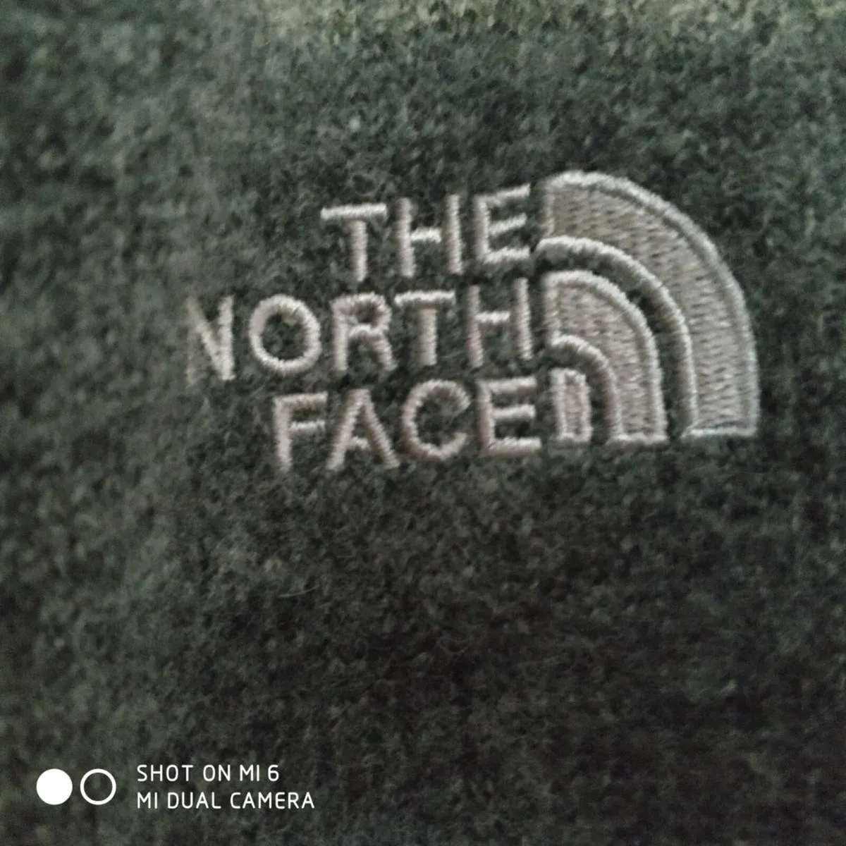 North FACE   2 HAT ,GLOVES. JACKET NORTH FACE - Image 4