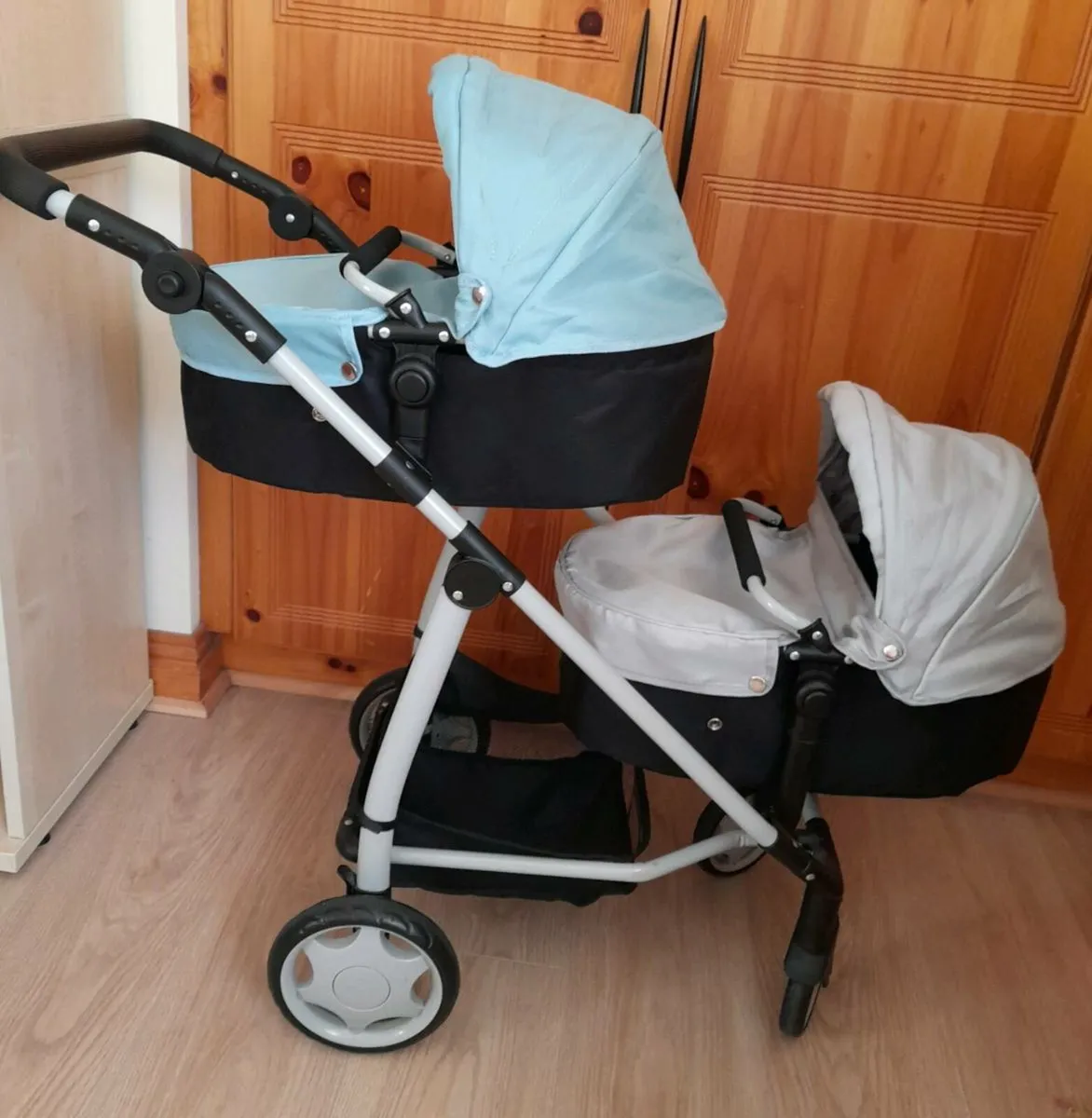 Twin dolls pram - Image 2
