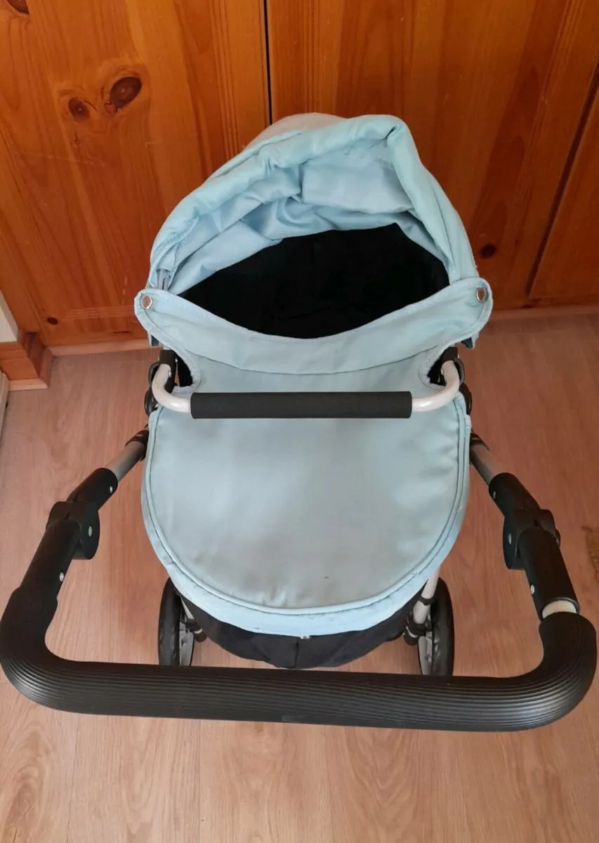 Twin dolls pram - Image 4