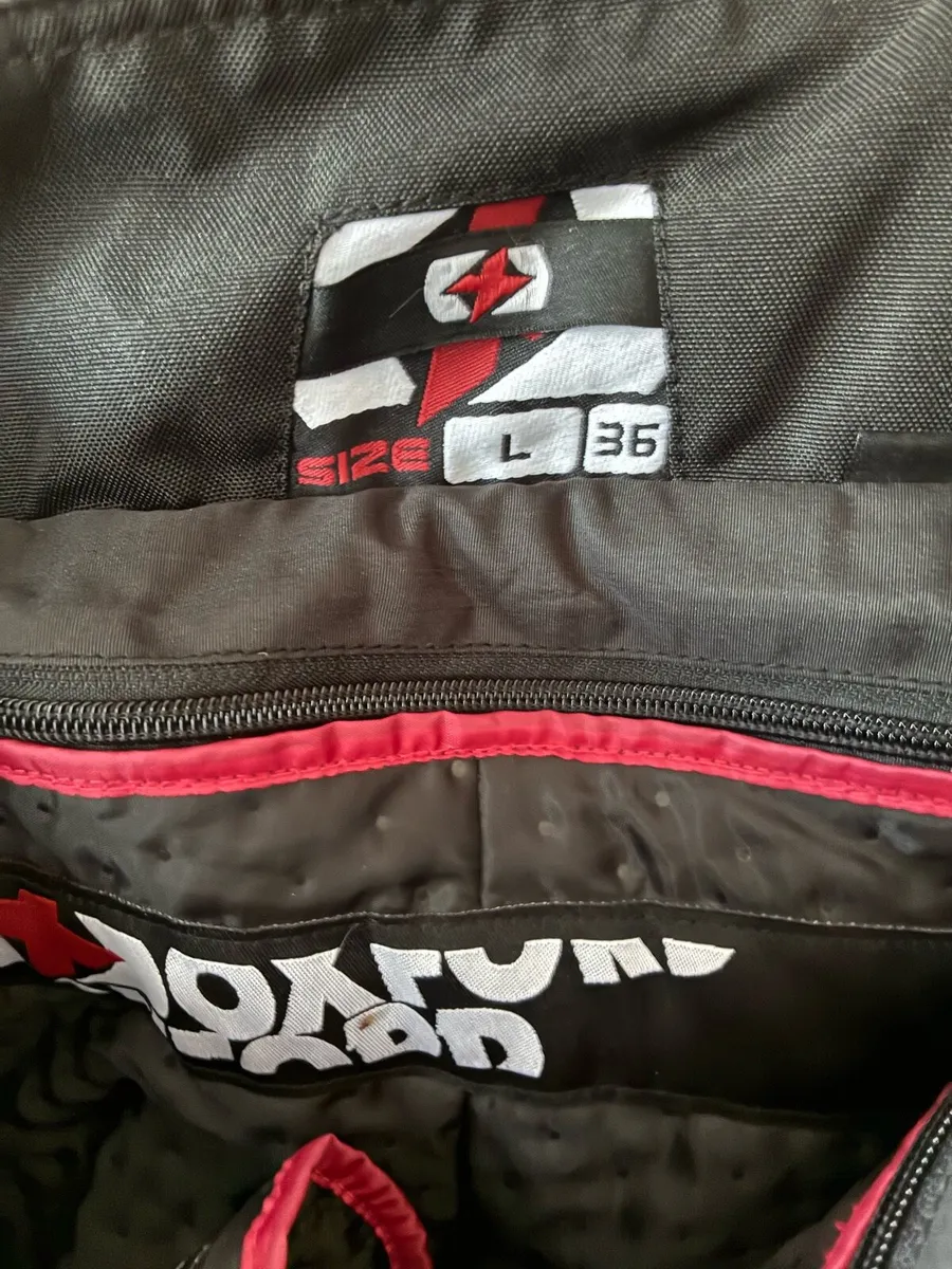 Oxford Montreal 3.0 motorcycle trousers - Image 4