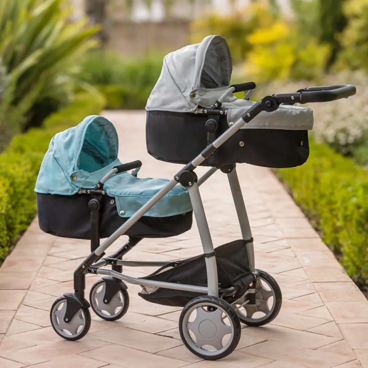Twin dolls pram - Image 1