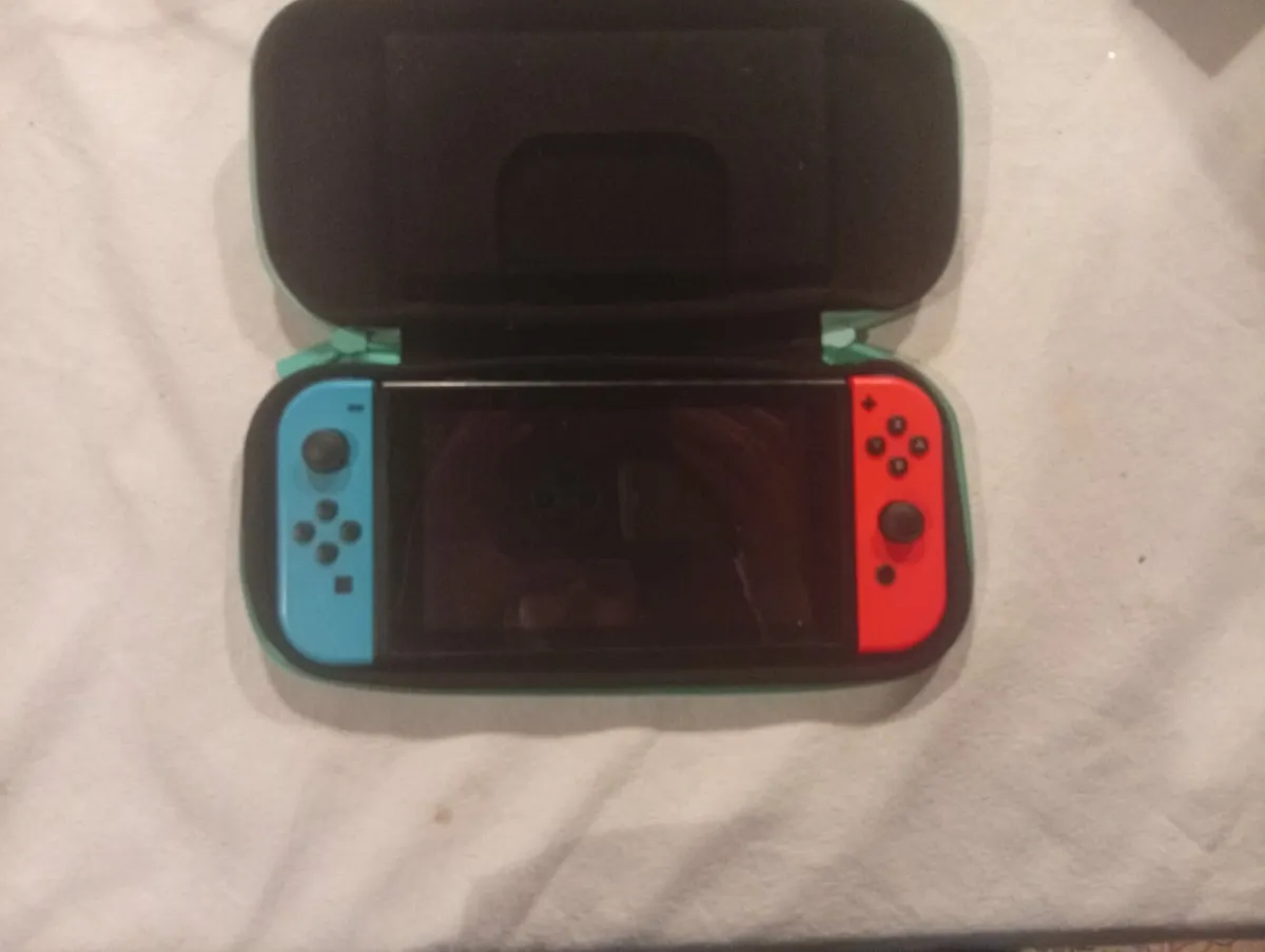 Pre-loved Nintendo Switch (32 GB) - Image 3