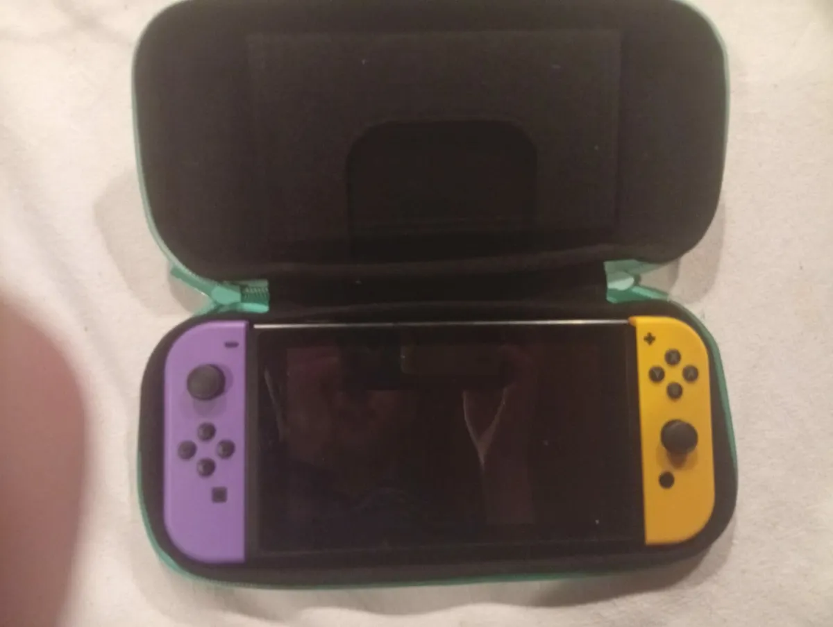 Pre-loved Nintendo Switch (32 GB) - Image 4