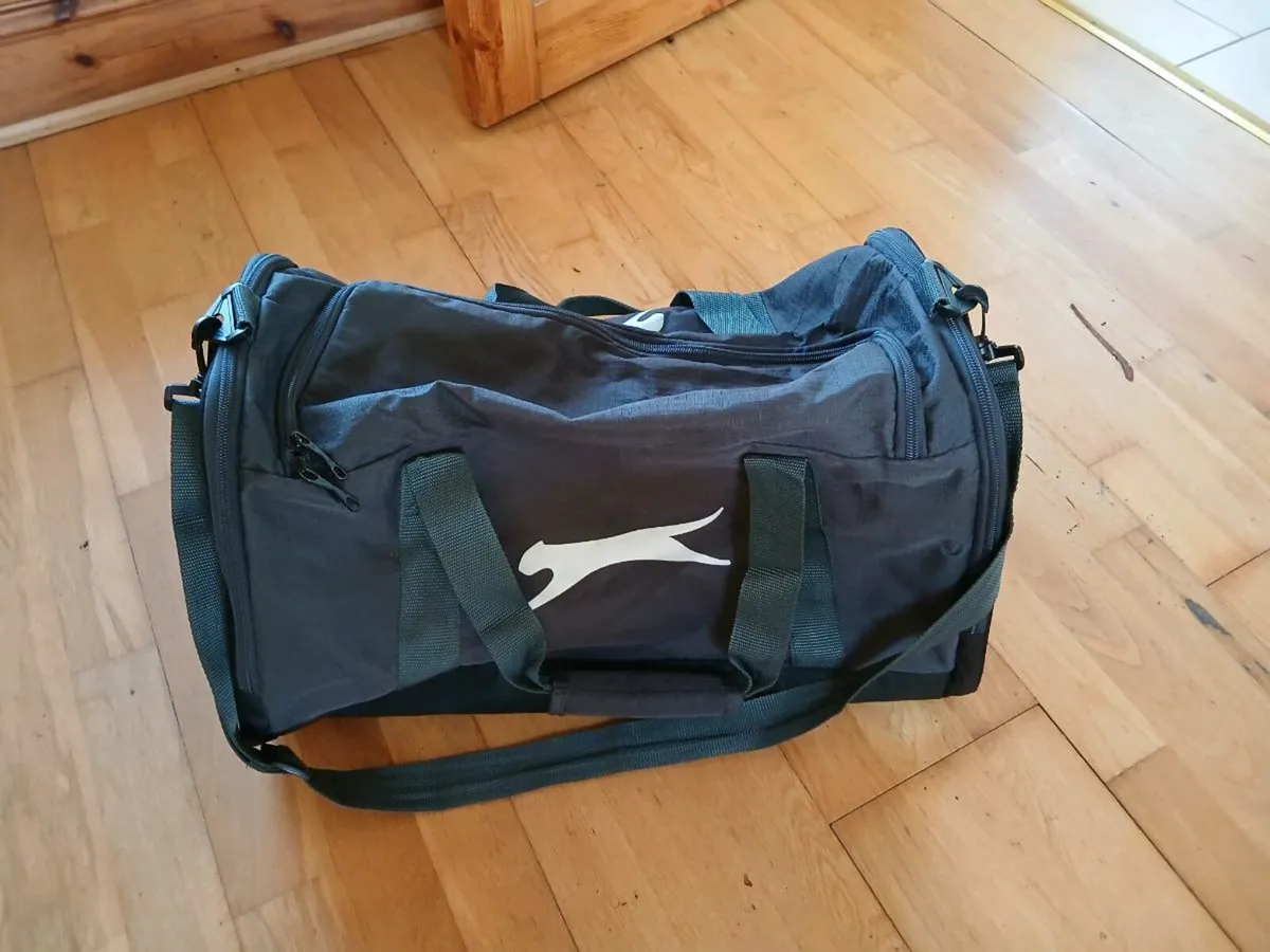 Slazenger gear bag unwanted gift can deliver - Image 2