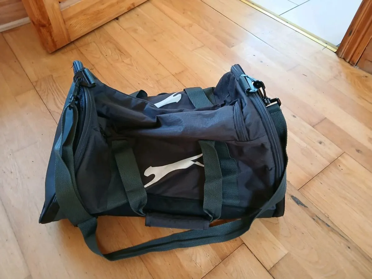 Slazenger gear bag unwanted gift can deliver - Image 3