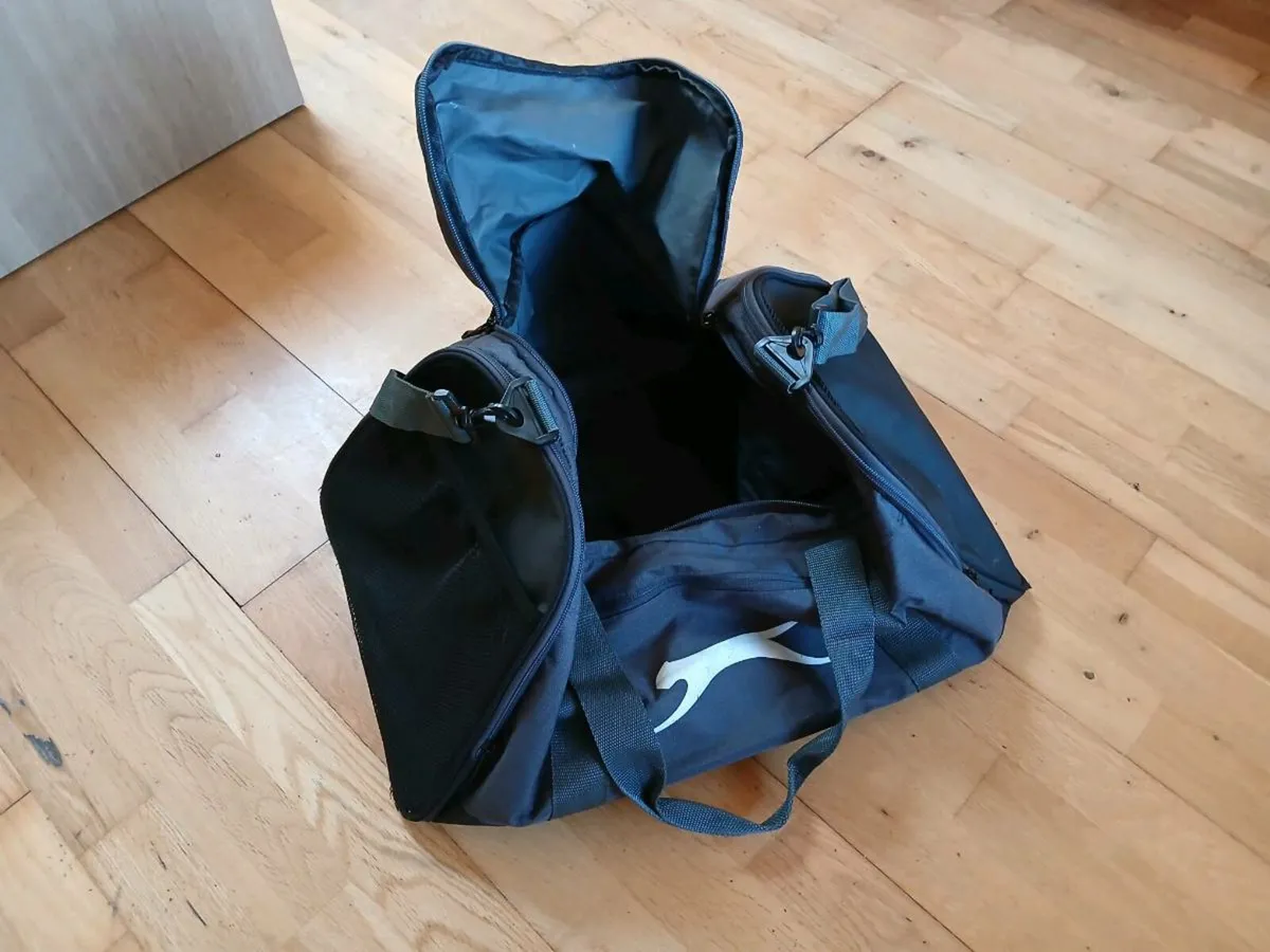 Slazenger gear bag unwanted gift can deliver - Image 4