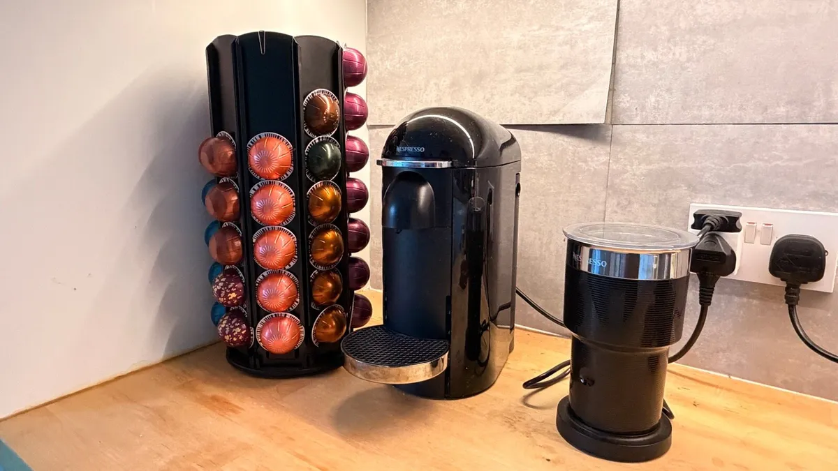 Nespresso coffee vertuo machine + aeroccino XL - Image 2