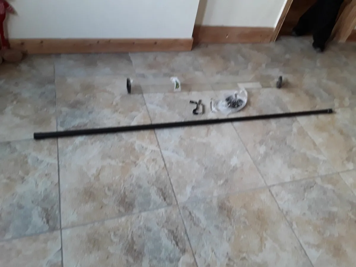 Black metal pole new - Image 1