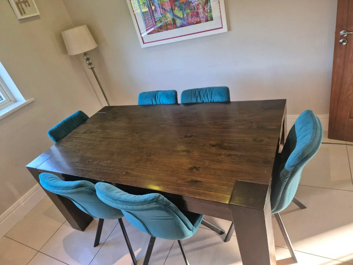 Table & chairs - Image 1