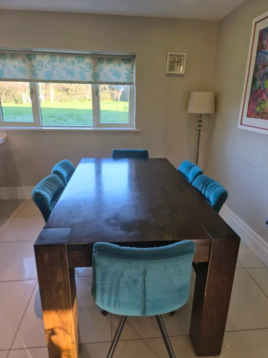 Table & chairs - Image 2
