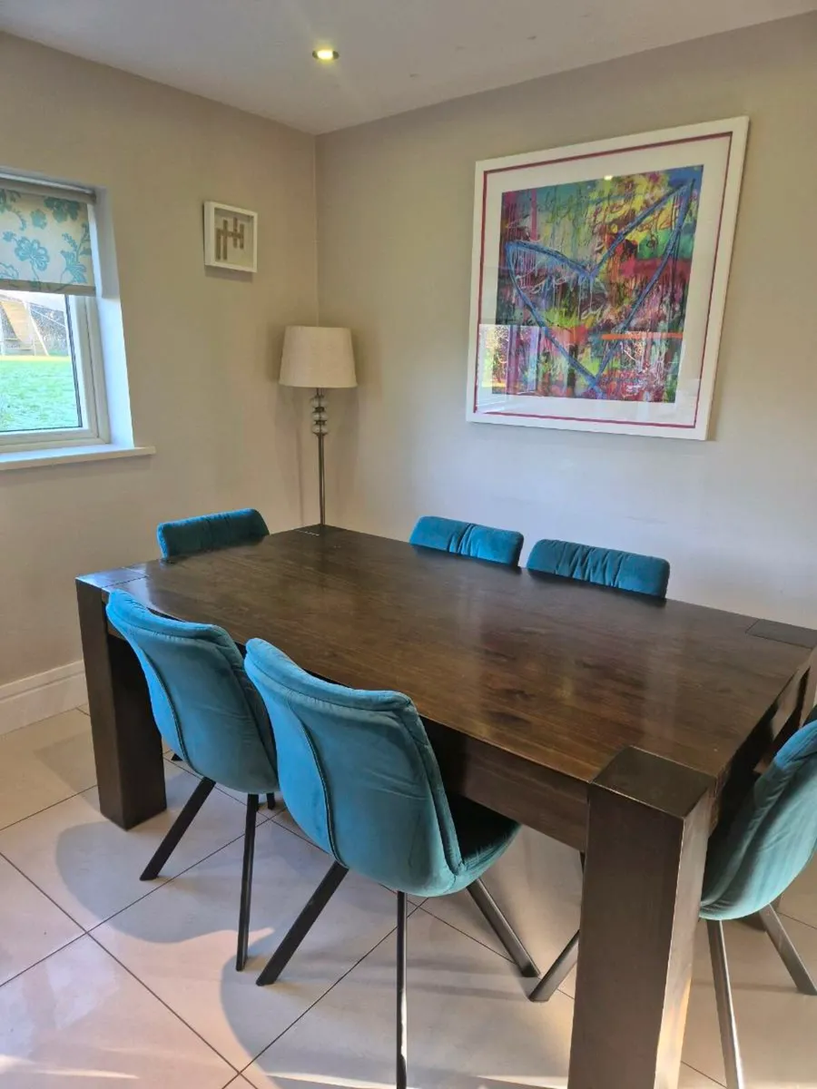 Table & chairs - Image 3