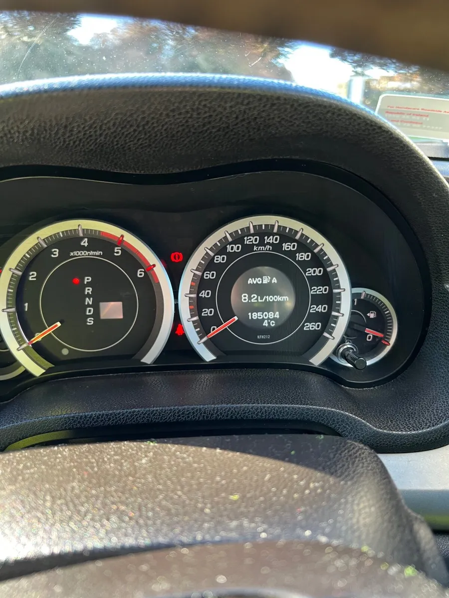 Honda Accord 2011 - Image 2