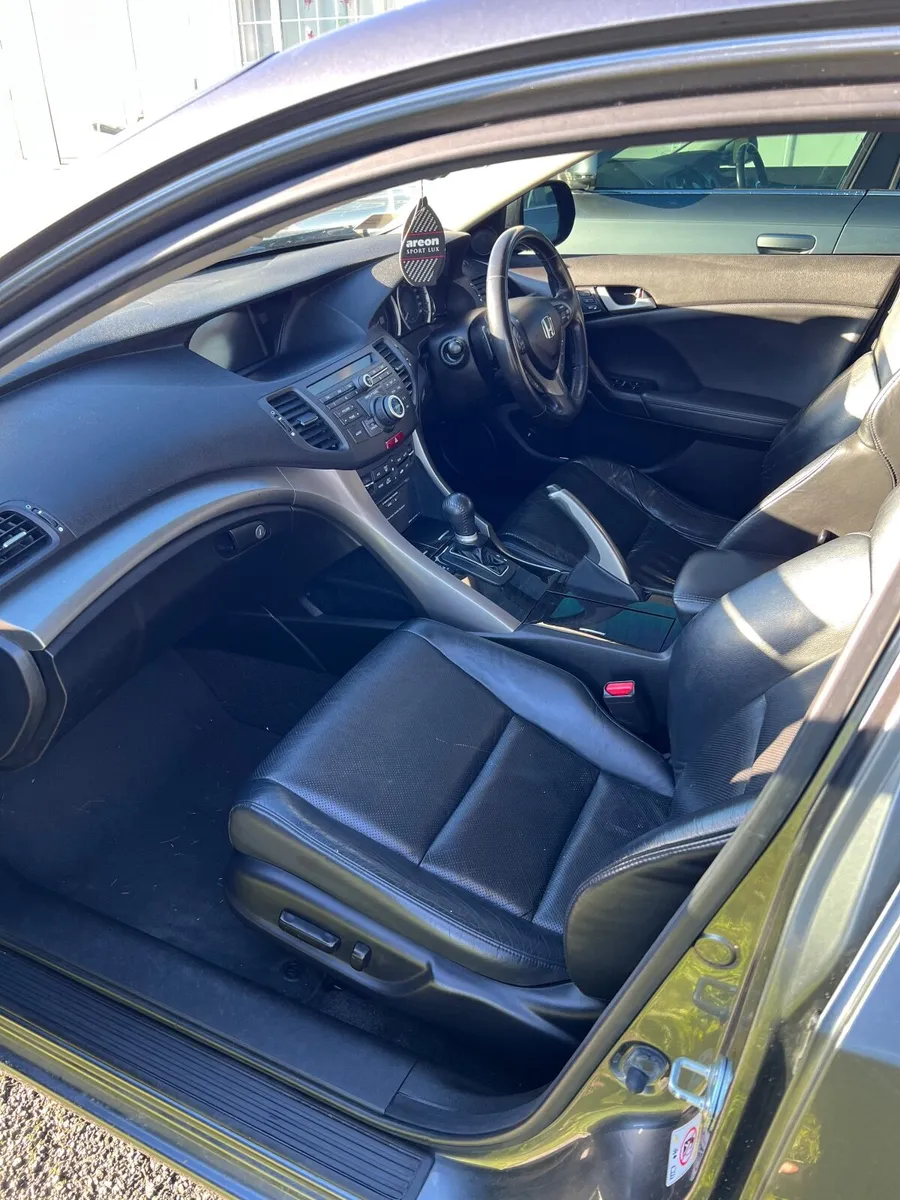 Honda Accord 2011 - Image 3