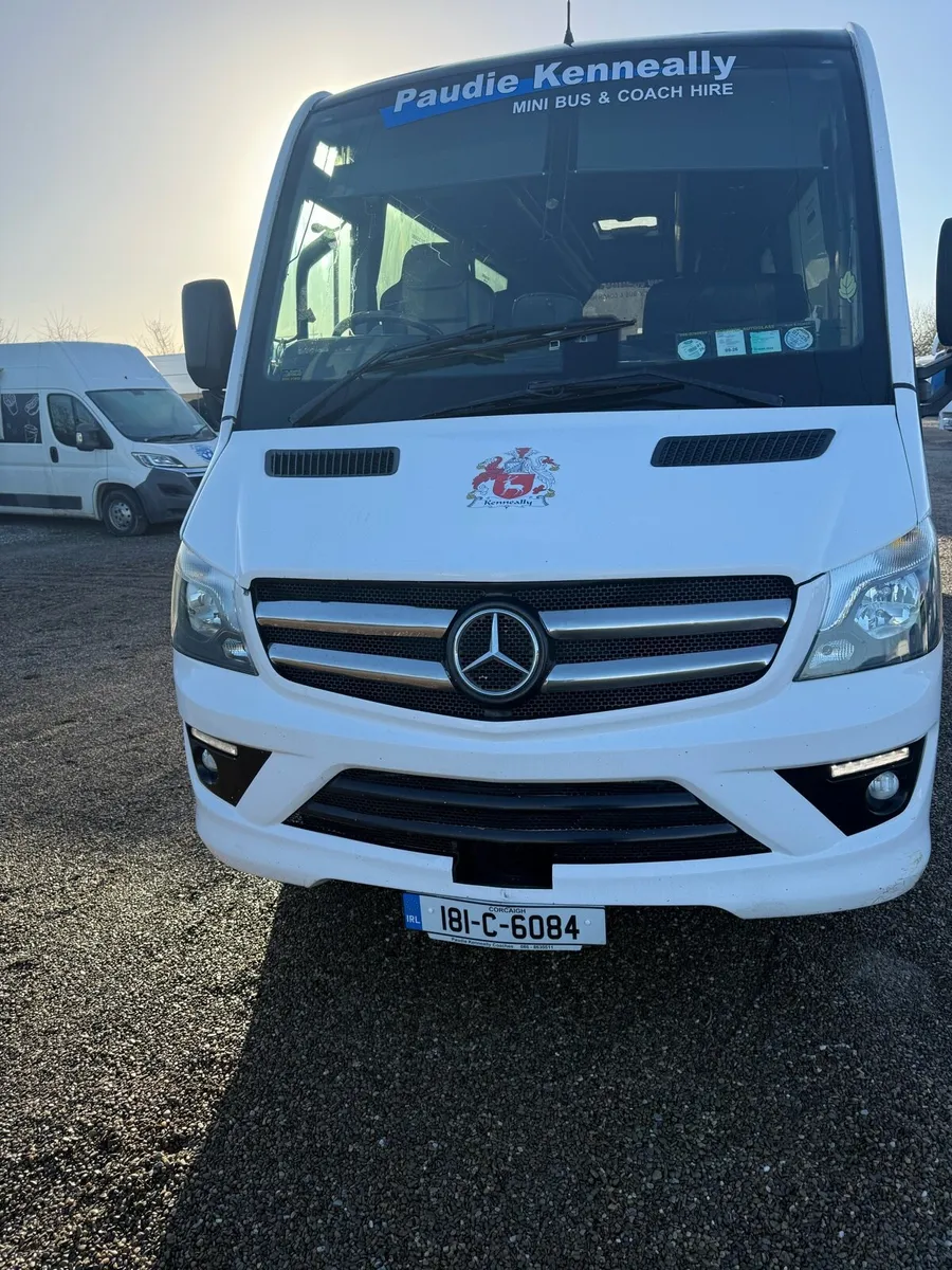 Buses & coaches - Image 1