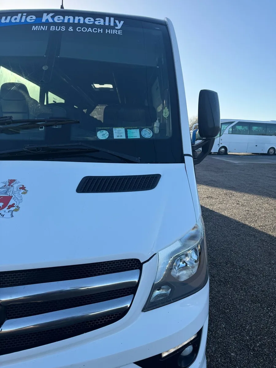 Buses & coaches - Image 2