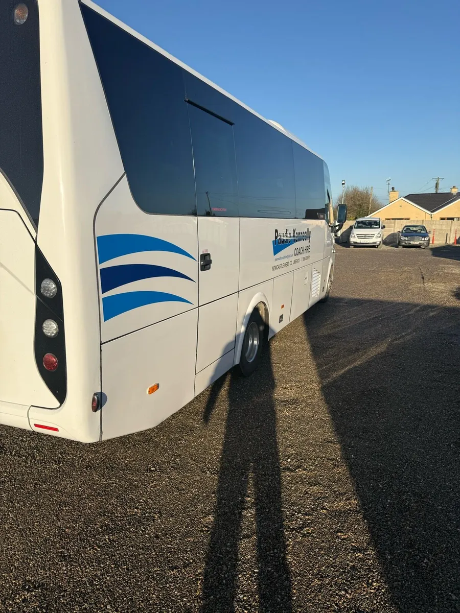 Buses & coaches - Image 3