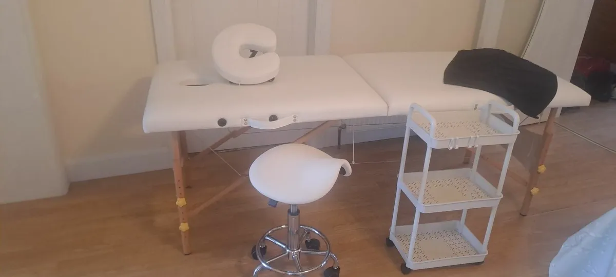 Ishka massage table, stool and trolley - Image 1