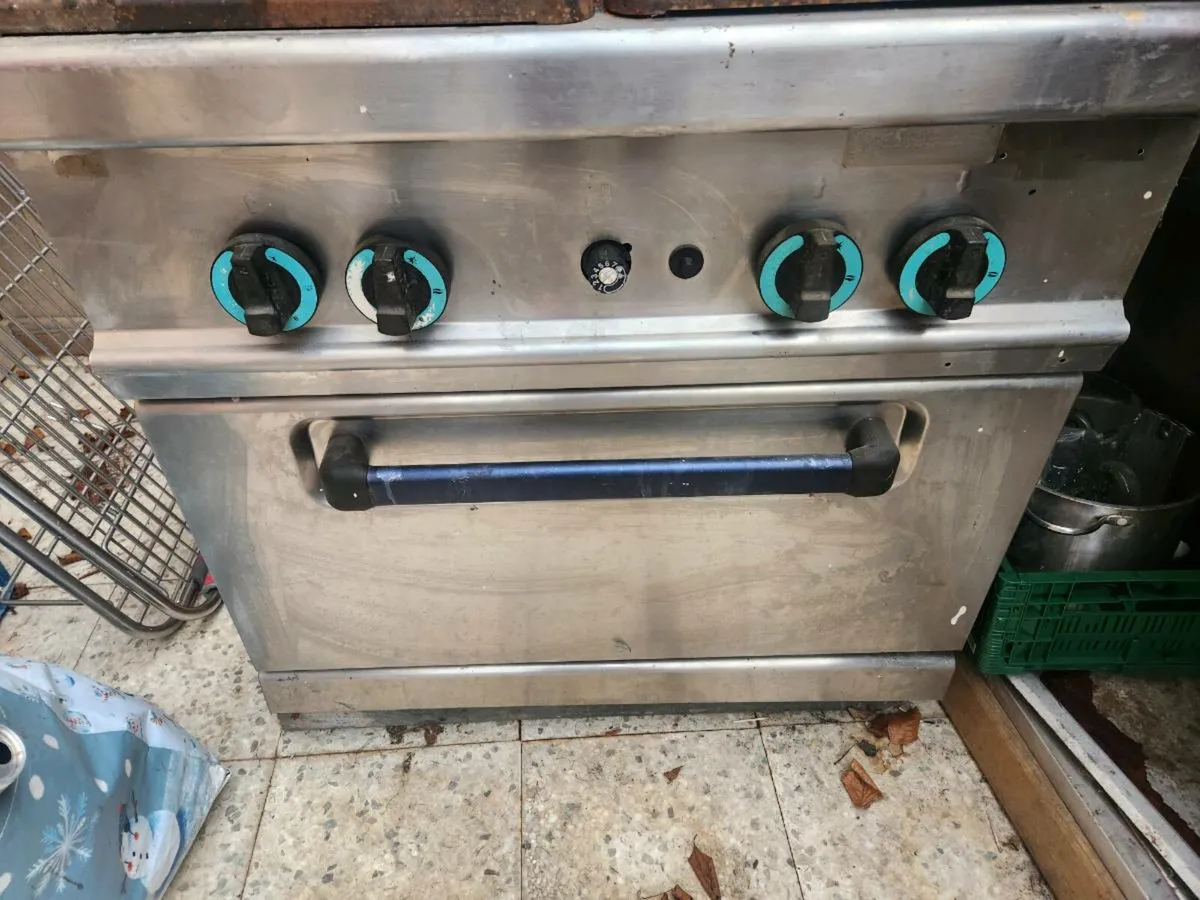 4 ring gas cooker with oven - Image 2