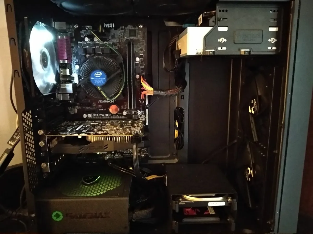 Personal Computer (PC) - Image 2