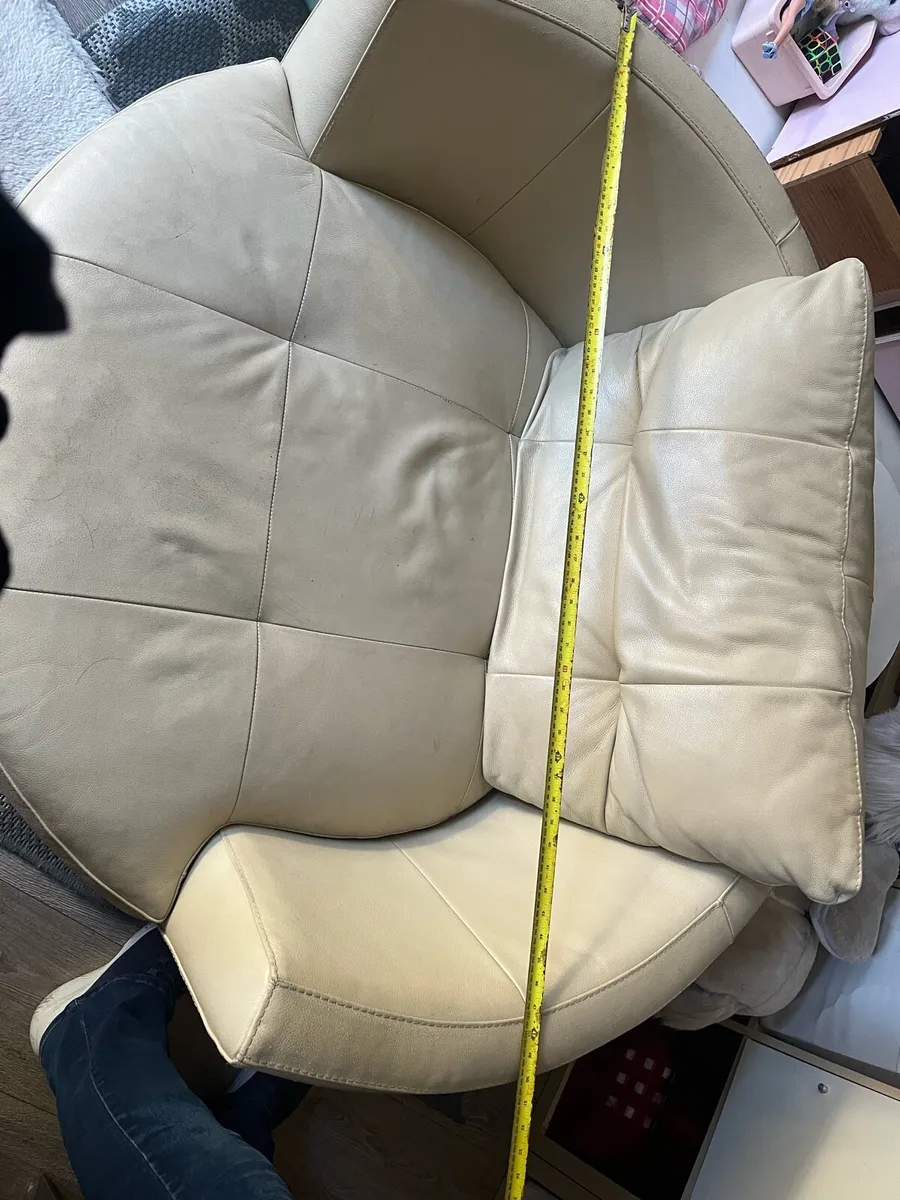 Swival chair - Image 1