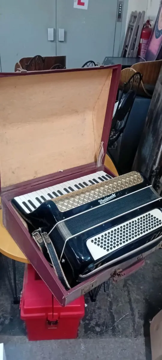 Vintage Worldmaster Piano Accordian - Image 2