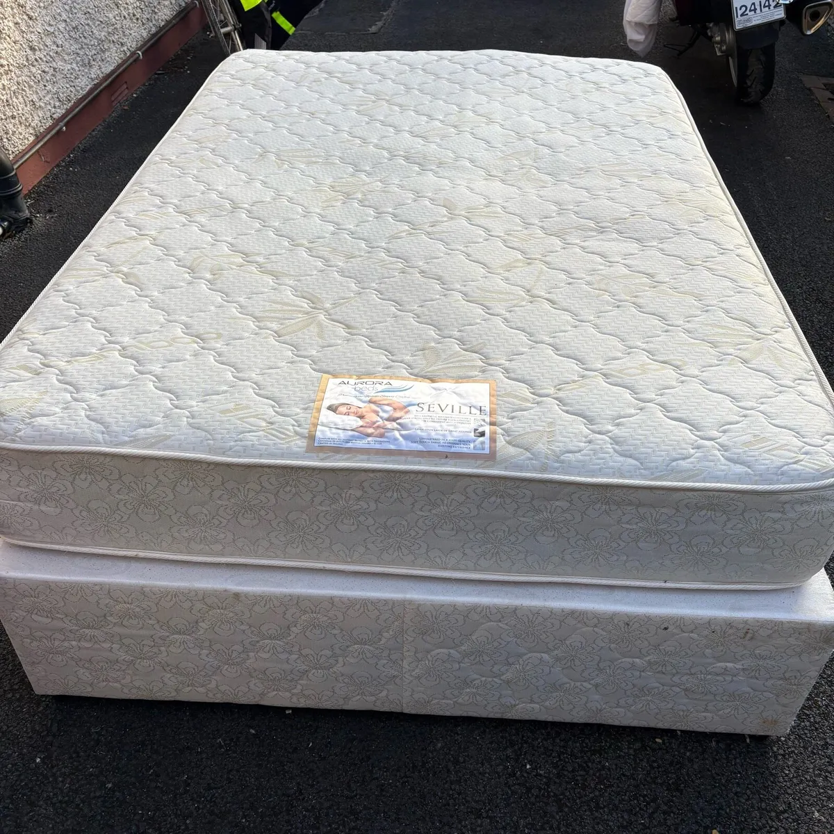 Aurora Seville 4ft 6in divan and mattress - Image 1
