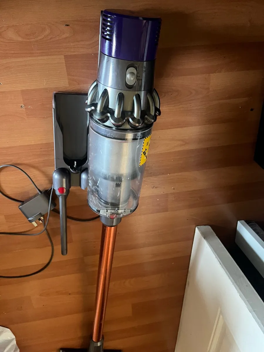 Dyson vacuum - Image 3
