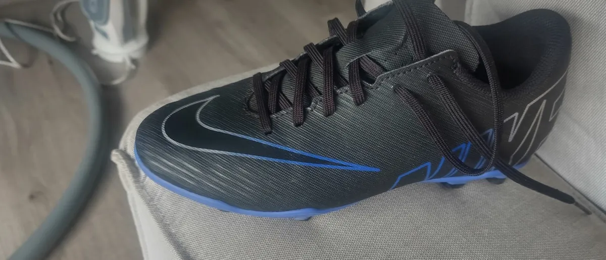 Nike Mercurial Vapor 15 Club FG Junior size uk 4 - Image 3