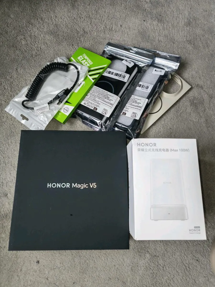 HONOR MAGIC V5+WIRELESS CHARGER - Image 1