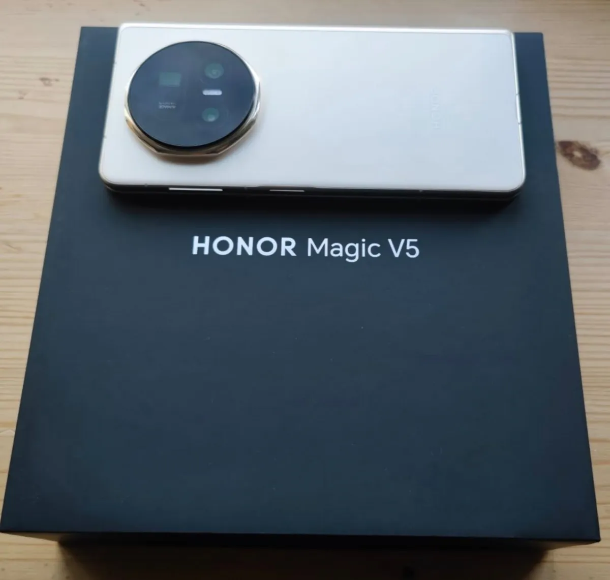 HONOR MAGIC V5+WIRELESS CHARGER - Image 3