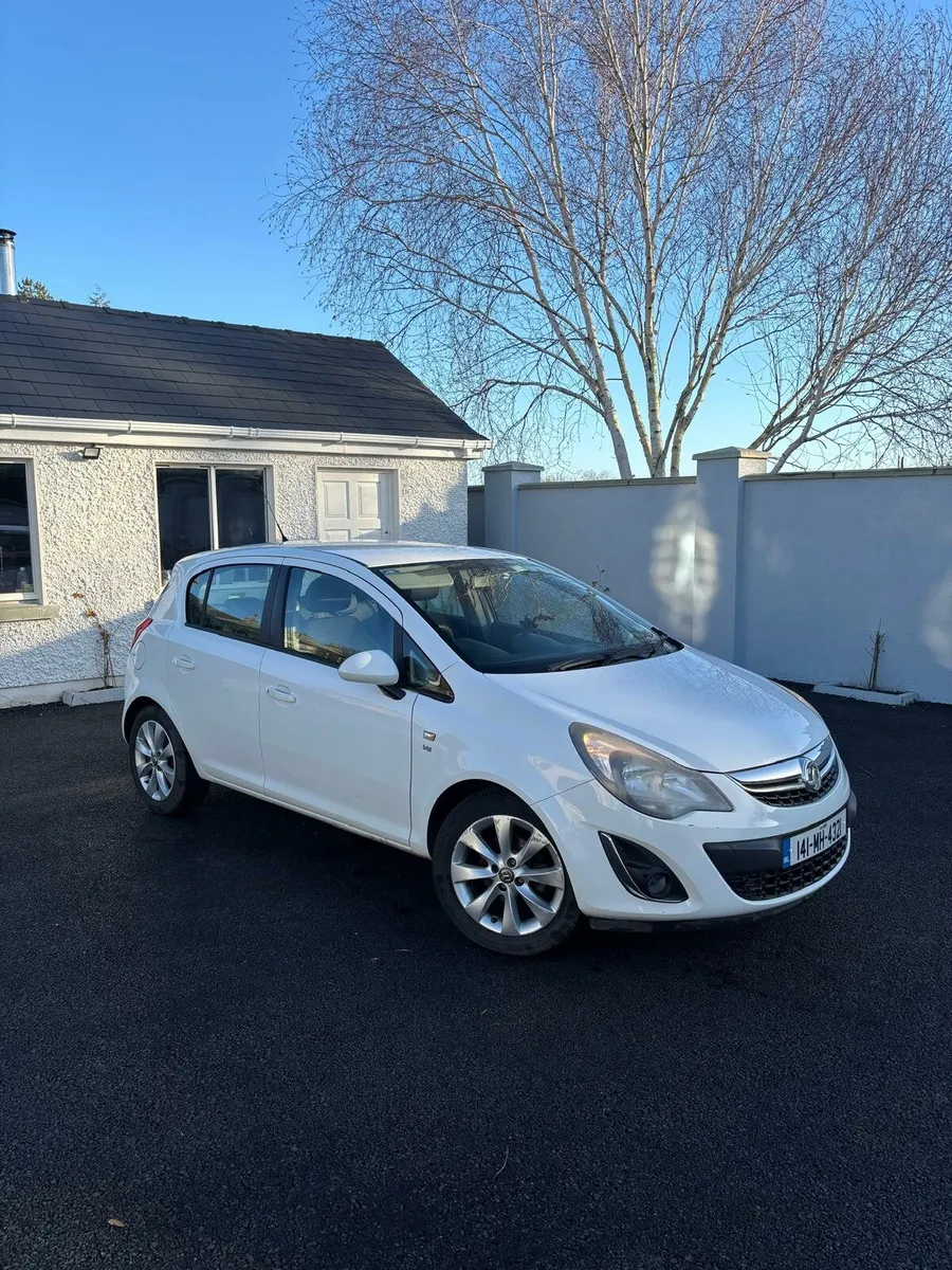 Vauxhall Corsa Excite (White) - Image 1