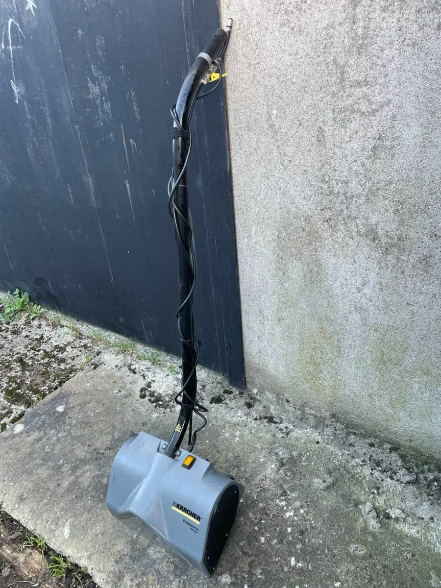 Karcher Spray-Extraction Cleaner PW 30/1 - Image 1