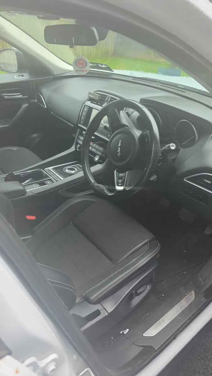 Jaguar F-Pace 2017 - Image 3