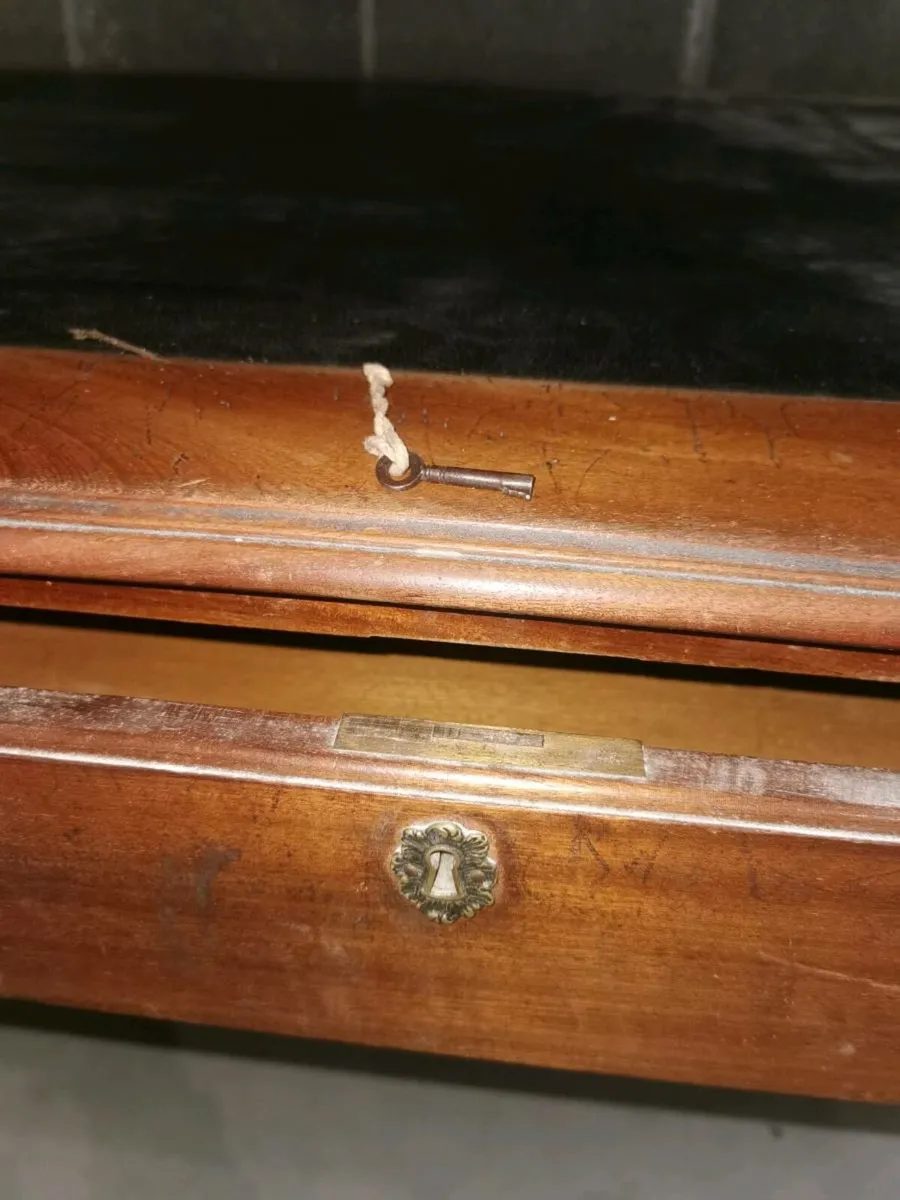 Antique table - Image 3