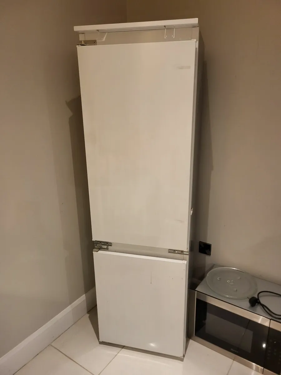 Intergrated Fridge Freezer Whirlpool - Image 1